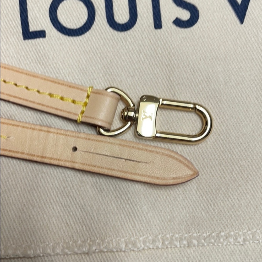 🛑SOLD🛑 LV Pochette Accessoires Damier Azur - Picture 4 of 11
